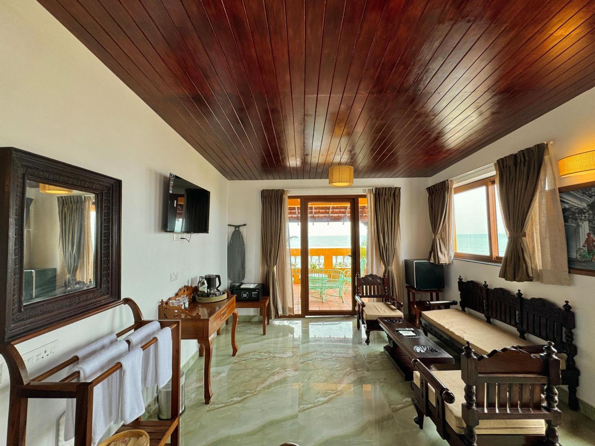 פונדיצ'רי La Plage Seaview Suites מראה חיצוני תמונה
