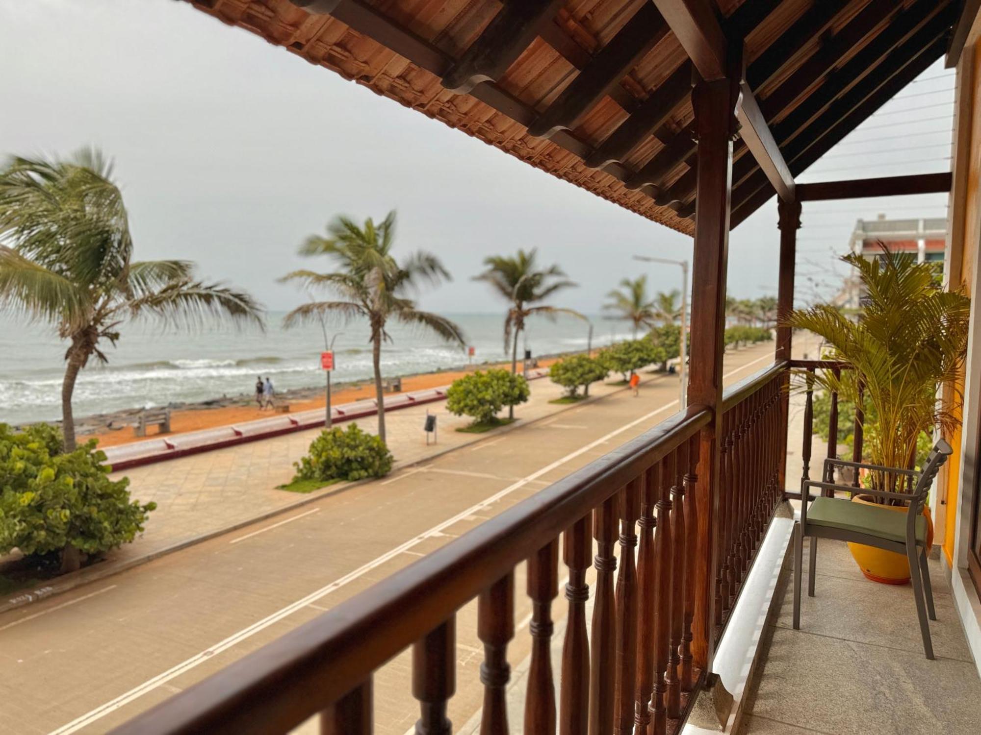 פונדיצ'רי La Plage Seaview Suites מראה חיצוני תמונה