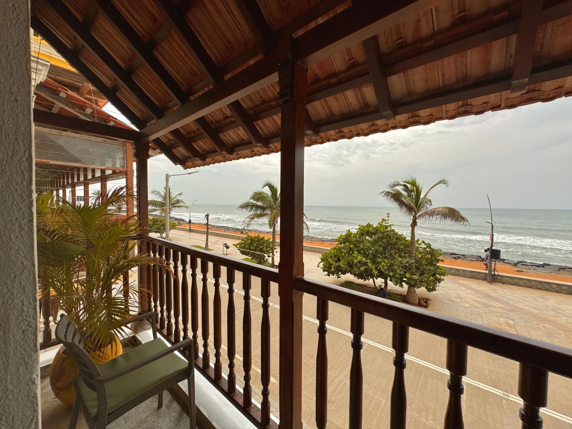 פונדיצ'רי La Plage Seaview Suites מראה חיצוני תמונה