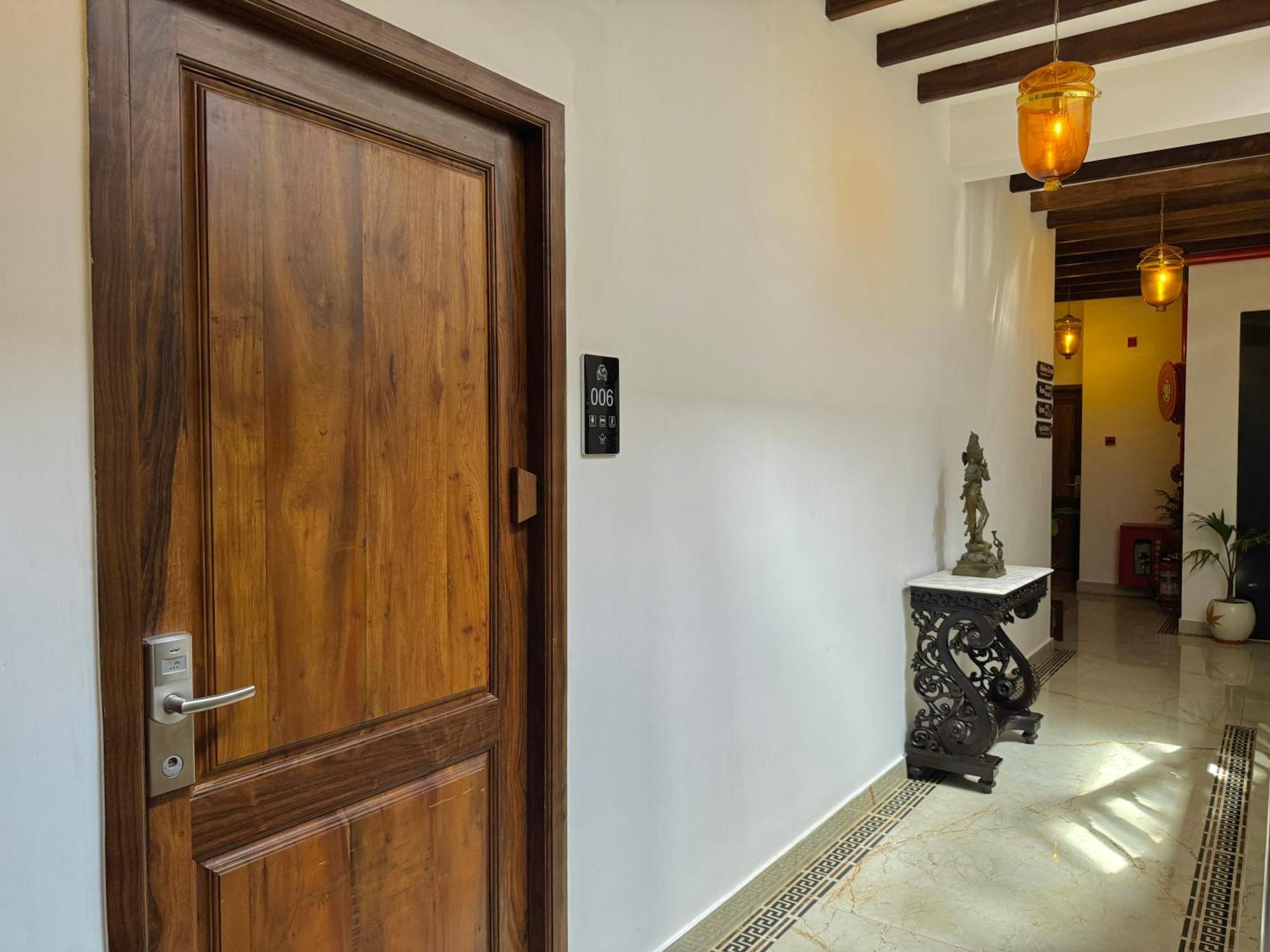 פונדיצ'רי La Plage Seaview Suites מראה חיצוני תמונה