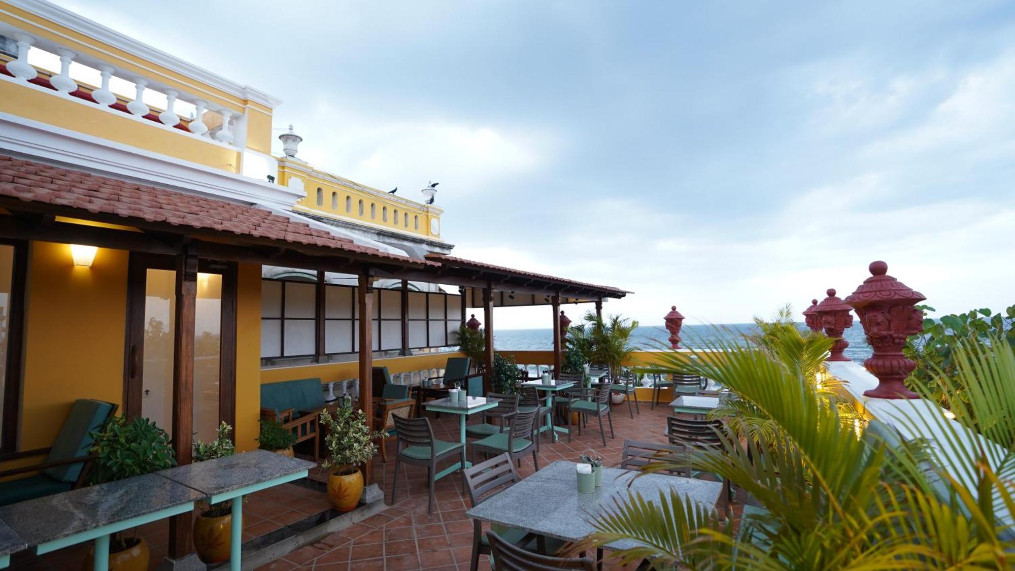 פונדיצ'רי La Plage Seaview Suites מראה חיצוני תמונה
